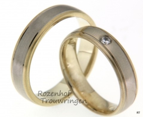 Luxe trouwringen uitgevoerd in het witgoud en geelgoud die 5 mm breed zijn. De ringen zijn geschikt voor een liefdevolle koppel.