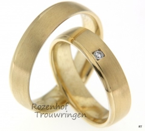 Geelgouden trouwringen nu verkrijgbaar bij Rozenhof Trouwringen. De trendy ringen zijn 5 mm breed.