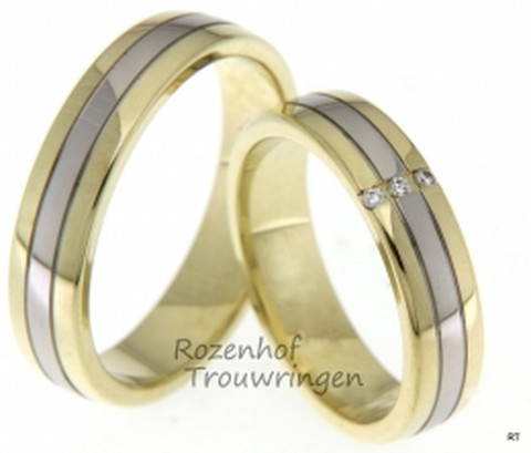 Bicolor trouwringen, vervaardigd uit geelgoud en witgoud. De ringen zijn 5 mm breed. In de dames trouwring zijn 3 briljant geslepen diamanten gezet van in totaal 0,03 ct.