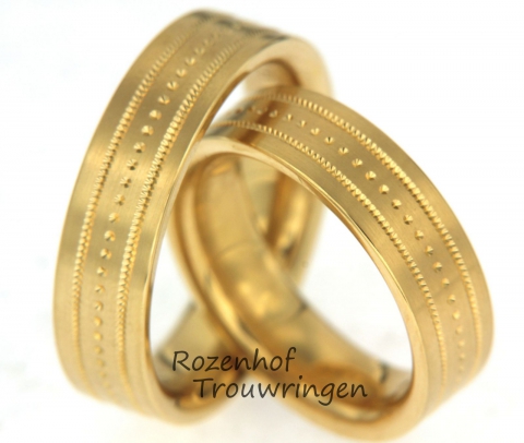Deze prachtiige ringen hebben een mooie uitgevoerde stippel motief! Bent u opzoek naar schitterende trouwringen, die kunt u vinden bij Rozenhof Trouwringen.