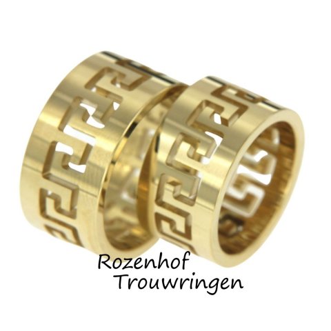 Prachtige, glanzende trouwringen. De ringen zijn uitgevoerd in geelgoud en hebben een breedte van maar liefst 11,0 mm breed. Wat de ringen zo speciaal maakt, is het motief. Het motief bestaat uit een fantasie vorm die gedurende de hele ring wordt herhaald. Deze mooie trouwringen zijn leverbaar in 9, 14 en 18 karaat goud.