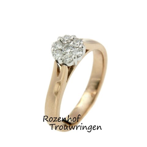 Een stralende verlovingsring vervaardigd in romantisch roodgoud. De ring bevat 7 betoverende briljant geslepen diamanten. Dit is een echte eyecatcher!