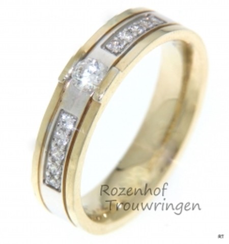 Prachtige verlovingsring in twee kleuren. De verlovingsring is bezet met briljant geslepen diamanten.