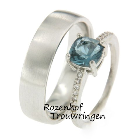 Ontdek bij Rozenhof Trouwringen onze exclusieve collectie luxe trouwringen, met sprankelende diamanten en topaas verrijkt. Deze adembenemende ringen stralen perfectie en stijl uit.