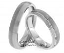Deze witgouden trouwringen, met verlaagde glanzende ader, hebben een breedte van 4,5 mm. De dames trouwring is bezet met 20 briljant geslepen diamanten van 0,16 ct. Een juweel voor uw vinger!