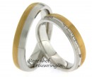 <p>Contrastrijke trouwringen van wit- en geelgoud. De ringen zijn 4,5 mm breed. In de dames trouwring zijn rondom de ring 20 briljant geslepen diamanten gezet die schitterend uitkomen in de hoogglanzende ader.</p> 2719-2720