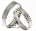 Een strakke vormgeving hebben deze twee matte witgouden trouwringen van 4,5 mm breed met een fijne groef aan de buitenrand. De dames trouwring is bezet met drie briljant geslepen diamanten van in totaal 0,015 ct.