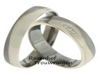 Smaakvolle trouwringen van witgoud en palladium. De ring is speels verdeeld in twee banen van witgoud en palladium. In de dames trouwring zijn 3 briljant geslepen diamanten gezet. 3443-3444