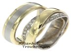 Schitterend setje trouwringen uitgevoerd in wit- en geelgoud. In deze twee trouwringen zit veel variatie, zo is de damesring een twee lagen ring met veel briljant geslepen diamanten en de herenring is daarin tegen iets neutraler. De ringen vullen elkaar goed aan en zijn dé perfecte match voor een liefdevol stelletje! Deze ringen zijn leverbaar in 9, 14 en 18 karaat goud.
4607-6242-7