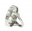 Deze glanzende trouwringen zullen prachtig schitteren om jullie vingersen zijn vervaardigd uit witgoud! In de ring van de bruid bevindt zich een schitterende diamant van 0.10 karaat en deze diamant is briljant geslepen. Verder verschillen de ringen van 1 mm van breedte, de herenring is 4 mm en de damesring is 3 mm. Al met al een prachtig setje trouwringen!
