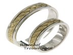 Perfecte ringen voor oneindige liefde, want kijk is naar die bijzondere geelgoudenvlecht in het midden van beide trouwringen. De trouwringen zelf zijn natuurlijk al een teken van verbintenis, maar die vlecht drukt dit nog beter uit! In de damesring van dit bijzondere setje, bevindt zich echter ook nog één diamant dei overigens briljant geslepen is.