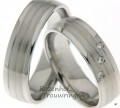 <p>Witgouden trouwringen van 6,5 mm breed met 3 briljant geslepen diamanten van in totaal 0,045 ct.</p> 7017-7018