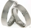 <p>Moderne witgouden trouwringen van 5,5 mm breed met 3 briljant geslepen diamanten van in totaal 0.06 ct.</p> 7021-7022