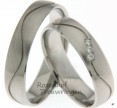 <p>Witgouden trouwringen van 5 mm breed met 3 briljant geslepen diamanten van samen 0,045 ct. Een golvende lijn doorbreekt het strakke ontwerp van de ringen.</p> 7029-7030