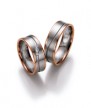 <p>Charmante, bicolor trouwringen van wit- en roodgoud van 6,5 mm breedte met 3 briljant geslepen diamanten van in totaal 0,095 ct</p> 7081-7082