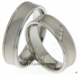 <p>Witgouden trouwringen van 6 mm breed met 3 briljant geslepen diamant van samen 0,06 ct.</p> 7083-7084