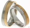 <p>Stijlvolle, bicolor trouwringen wit en rood goud van 5,5 mm breedte met 3 briljant geslepen diamant van in totaal 0,045 ct</p> 7089-7090