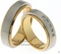 <p>Gelaagde, bicolor trouwringen van wit- en rood goud van 6 mm breedte met 5 briljant geslepen diamanten van 0,3 ct</p> 7125-7126