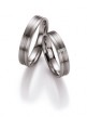 Moderne palladium trouwringen van 4,5 mm breedte met 3 briljant geslepen diamanten van 0,015 ct.