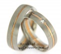 Cool gekleurde, bicolor trouwringen van 6 mm breed. De witgouden banden en de roodgouden ader contrasteren prachtig bij elkaar. In de dames trouwring is een princess geslepen diamant van 0,06 ct gezet.