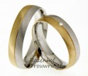 Deze ringen zijn vervaardigd uit wit- en geelgoud en hebben een breedte van 5.5 mm. De ringen hebben een matte finish dat zorgt voor een natuurlijke en onopvallende uitstraling. Maar daar komt bij de damesring verandering in, in de ring voor de bruid is namelijk één diamant gezet van 0.02 karaat.