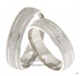 <p>De prachtige mattering laat deze witgouden ring spreken. Twee subtiele lijnen zorgen voor de glans in deze ring. De dames trouwring is bezet met een fraaie briljant geslepen diamant van 0,03 ct. Deze ring is van ons Fuerza design en is 5,5 mm breed.</p> 8547-8548