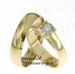 Mooie trouwringen uitgevoerd in geelgoud en gepolijst afgewerkt. De ring voor hem is geheel glanzend en zeer neutraal, maar de trouwring voor haar daarentegen is prachtig versierd met diamanten in een bijzondere zetting!