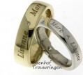 Naamringen in glanzend geelgoud, roodgoud of witgoud. De ringen kunt u krijgen met of zonder briljant geslepen diamant(en). De ringen zijn verkrijgbaar vanaf een breedte van 5 mm. Verkrijgbaar in elk gewenst lettertype.